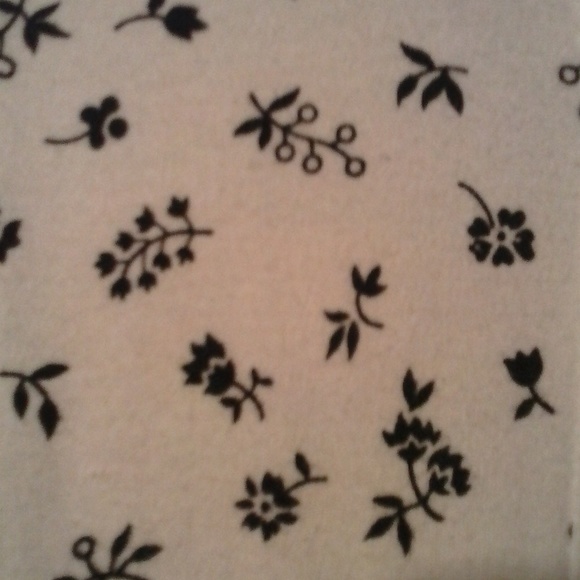 CATHY DANIELS WOMEN'S WHITE/BLACK FLORAL PRINT TOP - Picture 7 of 7